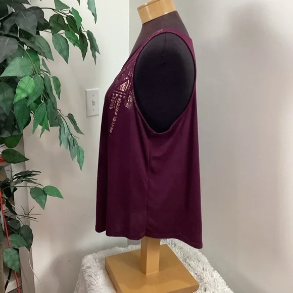 Mudd tank top woman’s size XL scoopneck maroonish purple with gold patte… - Picture 3 of 13